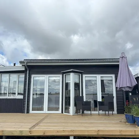 Feriebolig Smukt Beliggende I Vandkanten Munkebo