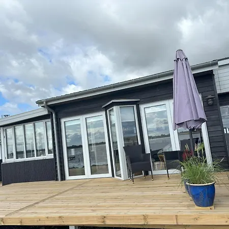 Feriebolig Smukt Beliggende I Vandkanten * Munkebo