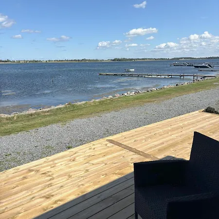 Feriebolig Smukt Beliggende I Vandkanten