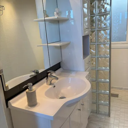 Feriebolig Smukt Beliggende I Vandkanten