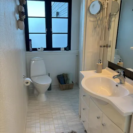 Feriebolig Smukt Beliggende I Vandkanten Holiday home